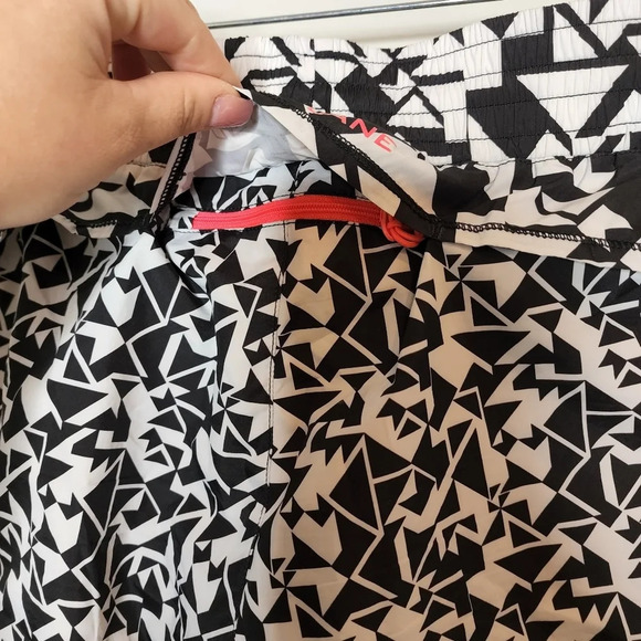 Lorna Jane running shorts. Pink side zippers. Built in shorts. Size XS. - Picture 9 of 11